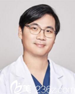 Mind 整形外科代表院长李康祐 Mind 整形外科代表院长李康祐