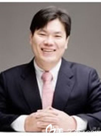 韩国美多丽娜MEDITRINA美容整形医院院长李成国 韩国美多丽娜MEDITRINA美容整形医院院长李成国