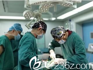 眼鼻手术进行中 眼鼻手术进行中