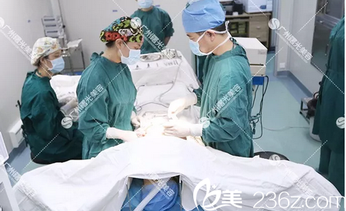 广州曙光刘杰伟隆胸手术过程图