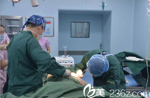 自体脂肪隆胸手术中