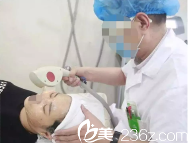 皮肤冷养护中 皮肤冷养护中