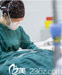 重庆时光孔令杰院长手术中 重庆时光孔令杰院长手术中