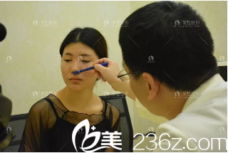 的达拉斯鼻整形医生面诊中 的达拉斯鼻整形医生面诊中