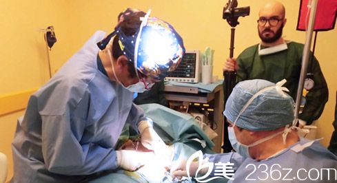 医生进行手术 医生进行手术