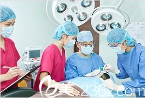 “高速•大量植发手术” “高速•大量植发手术”