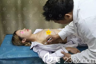 【赣州韩美·私人定制美胸】李院长在为小欣术前设计 【赣州韩美·私人定制美胸】李院长在为小欣术前设计