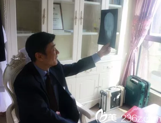 坐诊中的 坐诊中的