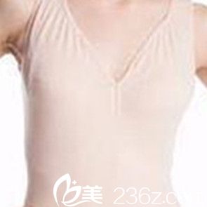 假体隆胸术前照 假体隆胸术前照