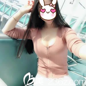 我去韩国瑞姿整形让崔载英院长做了假体隆胸 术后终于让我摆脱了平板胸