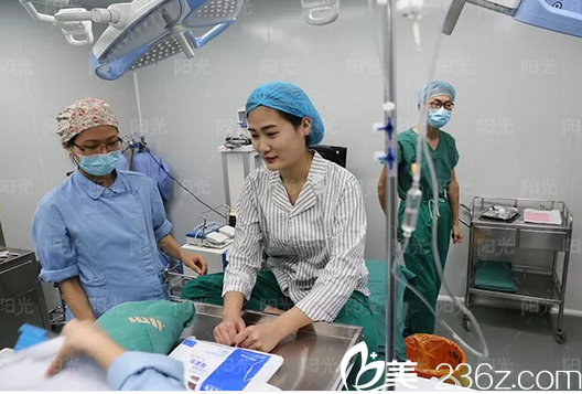 等待手术麻醉照