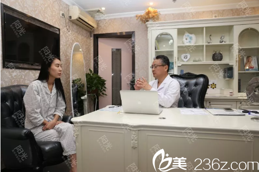 和<!--<i data=20240703-sp></i>-->李映雨院长面诊隆胸 和<!--<i data=20240703-sp></i>-->李映雨院长面诊隆胸