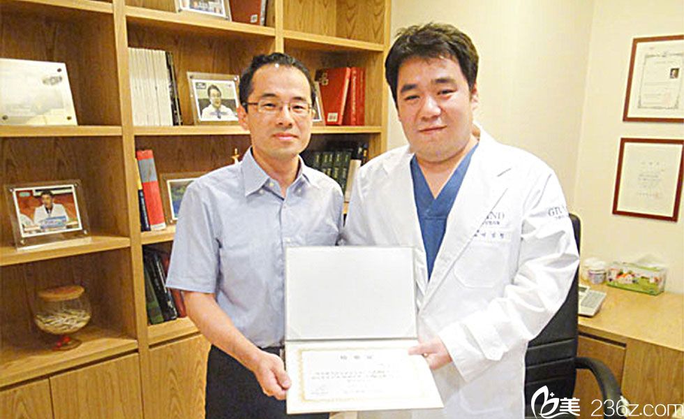 胡岱霖医师至韩国高兰得整形外科医院参与技术经验交流