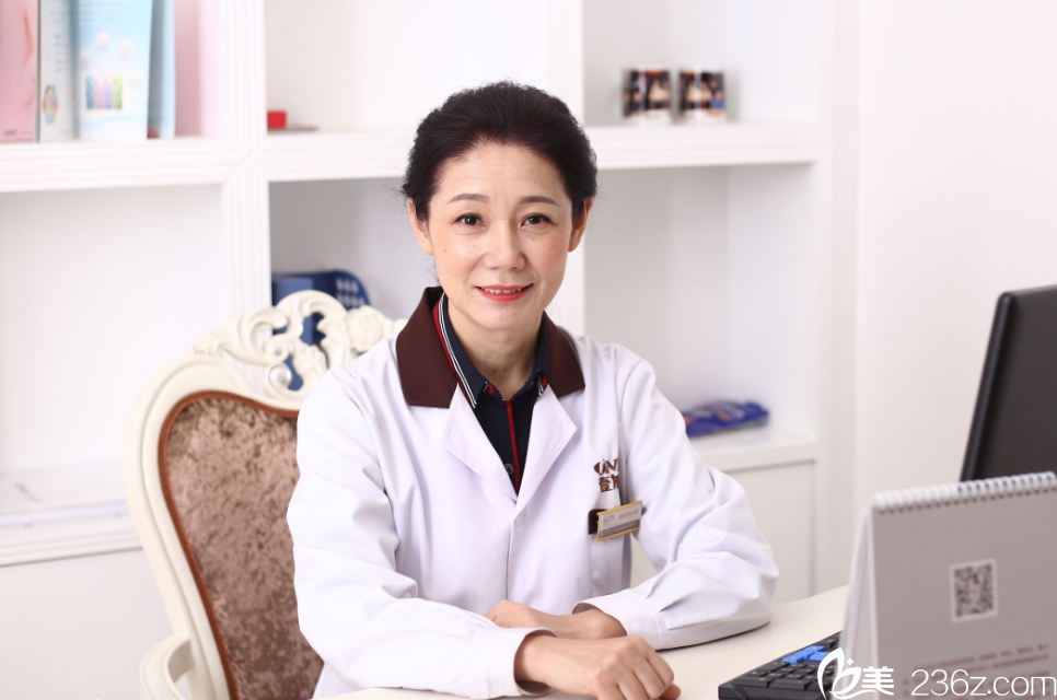 武汉壹加壹医疗美容医院皮肤科主任:杨丽群 武汉壹加壹医疗美容医院皮肤科主任:杨丽群