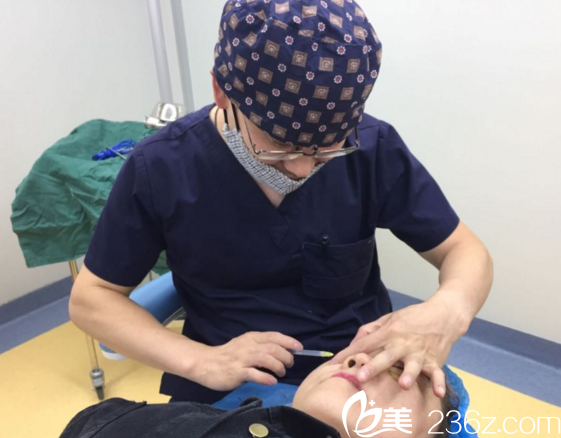 为求美者祛眼袋的付腾鹏医生 为求美者祛眼袋的付腾鹏医生