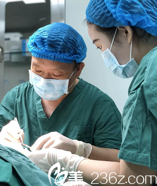 <!--<i data=20240703-sp></li>
<li><i data=20240703-sp></i>-->隆鼻手术过程图