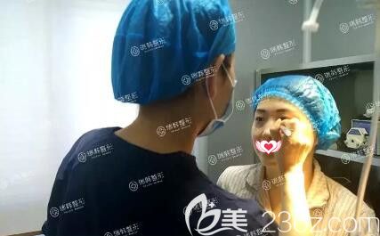 祛眼袋术前画线设计