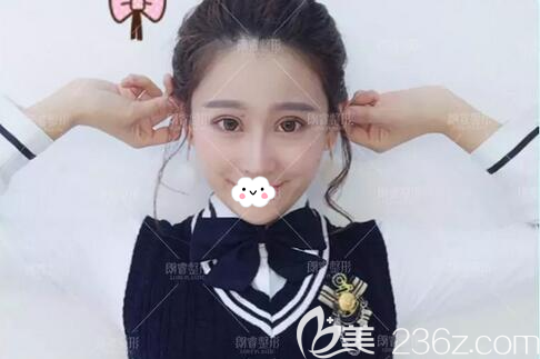 我是在整形美容医院找房志强做的半肋软骨隆鼻修复手术，跟以前的鼻子说再见