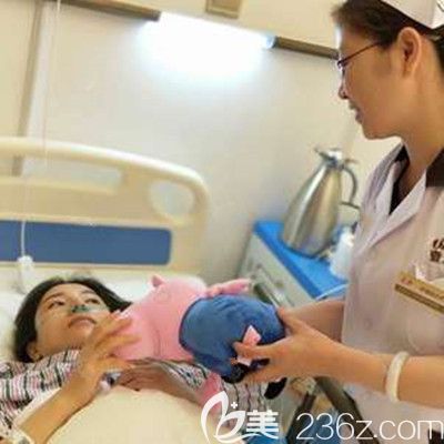 武汉壹加壹付俊俐医生曼托假体隆胸术后0天展示 武汉壹加壹付俊俐医生曼托假体隆胸术后0天展示