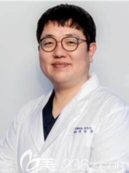 韩国乐得red整形外科医院千成俊院长 韩国乐得red整形外科医院千成俊院长