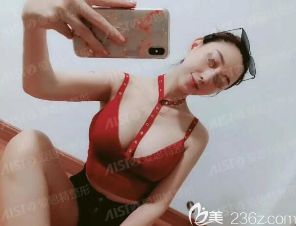 本身就不大的胸生宝宝哺乳后更平了还有些垂 老公带我到无锡爱思特做隆胸手术恢复自信的我