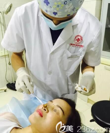 彭建注射玻尿酸注射隆鼻微整形中