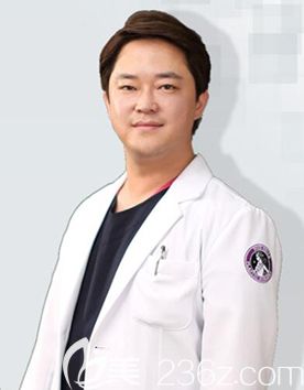 金逸九 韩国秀雅倍SUAVEL整形外科院长