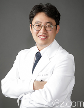 权基贤 韩国釜山Densign整形医院代表院长 权基贤 韩国釜山Densign整形医院代表院长