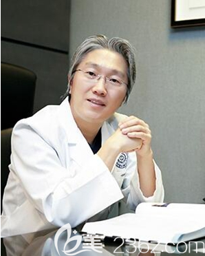 郑钟必照片-韩国新帝瑞纳整形医院院长