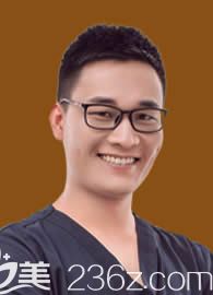 泉州维乐口腔口内综合科董龙福 泉州维乐口腔口内综合科董龙福