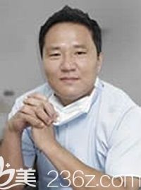 黄奎植 韩国鼻整形研究所院长 黄奎植 韩国鼻整形研究所院长