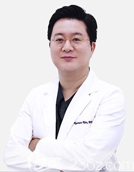 金贤秀 韩国GRIDA整形外科代表院长 金贤秀 韩国GRIDA整形外科代表院长