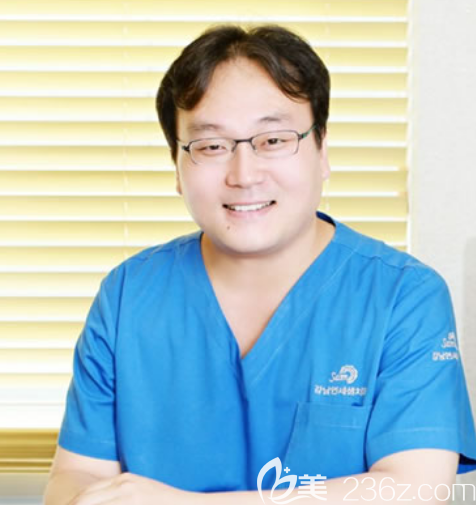 韩国江南延世泉牙科医院院长——文大雄医生