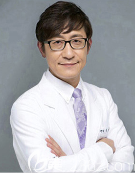 金承权 韩国lucea整形外科院长 个人简介 现)韩国iucea整形外科院长 前)韩国丽珍整形外科院长 前)韩国Apink整形外科院长 大韩整形外科学会会员 大韩美容整形外科学会会员 大韩面部整形外科学会会员 大韩鼻部科学会会员 擅长项目:眼部整形 眼部修复手术 胸部整形 鼻部整形 金承权 韩国lucea整形外科院长 个人简介 现)韩国iucea整形外科院长 前)韩国丽珍整形外科院长 前)韩国Apink整形外科院长 大韩整形外科学会会员 大韩美容整形外科学会会员 大韩面部整形外科学会会员 大韩鼻部科学会会员 擅长项目:眼部整形 眼部修复手术 胸部整形 鼻部整形