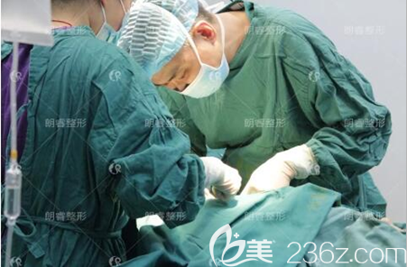 <!--<i data=20240703-sp></i>-->卢刚隆鼻手术进行中 <!--<i data=20240703-sp></i>-->卢刚隆鼻手术进行中