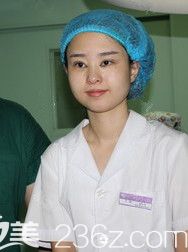 王俭医生刚为我做完双眼皮术后眼睛微肿