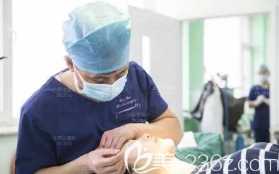 做眼综合术前画线设计 做眼综合术前画线设计