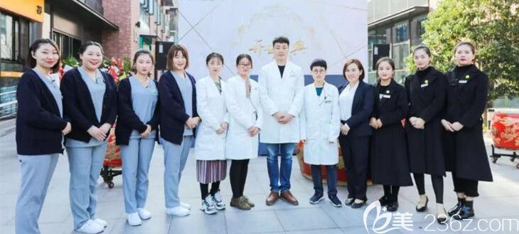 以魏东院长为首的臻威口腔阵容强大的医护团队 以魏东院长为首的臻威口腔阵容强大的医护团队