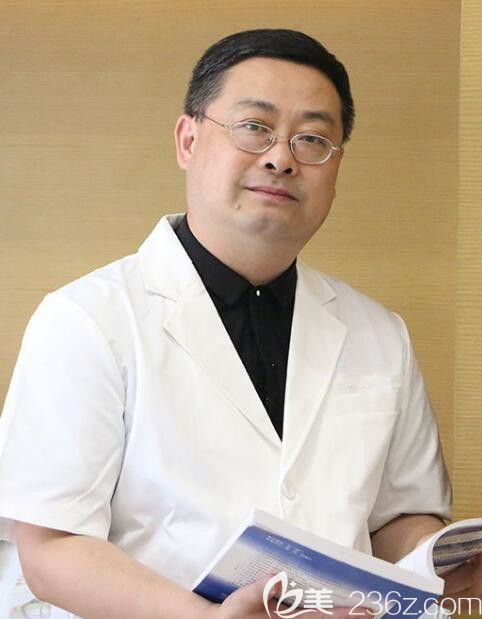 上海臻威口腔门诊部联合创立人、院长魏东 上海臻威口腔门诊部联合创立人、院长魏东