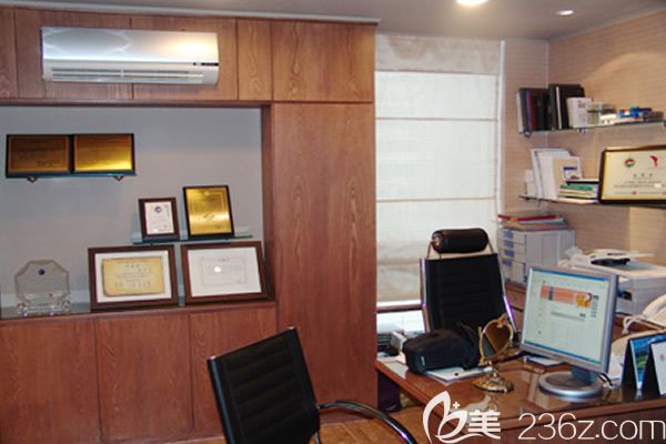 韩国画廊galleryprs整形医院院长办公室 韩国画廊galleryprs整形医院院长办公室