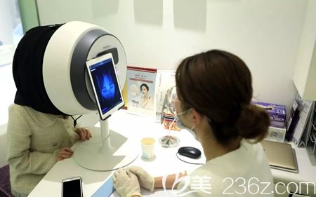 到赣州韩美整形医院做微针祛痘前进行皮肤检测照片 到赣州韩美整形医院做微针祛痘前进行皮肤检测照片