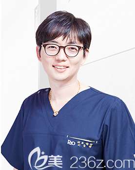 韩国Rio丽偶整形医院李东官院长