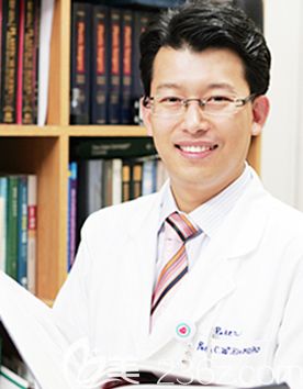 金粲佑 韩国EFIL整形医院代表院长 金粲佑 韩国EFIL整形医院代表院长