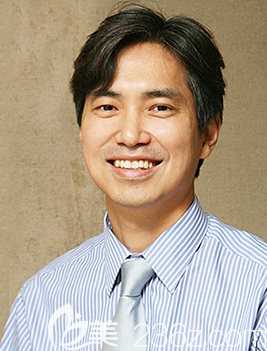 韩国世现整形外科院长刘贤硕 韩国世现整形外科院长刘贤硕