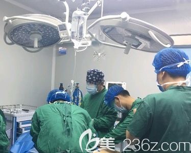 长春姬安娣脂肪隆胸术中照