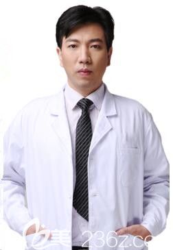 长沙亚韩艺术美胸研究指导医师易东风