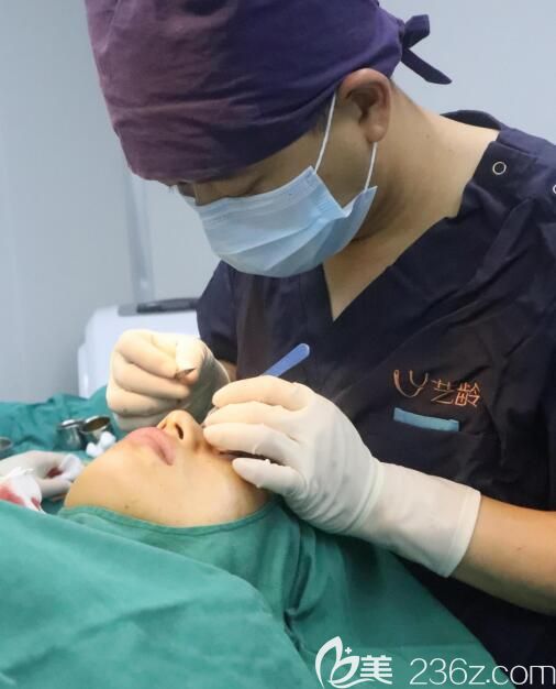 李冰院长再给我做自体脂肪填充 李冰院长再给我做自体脂肪填充