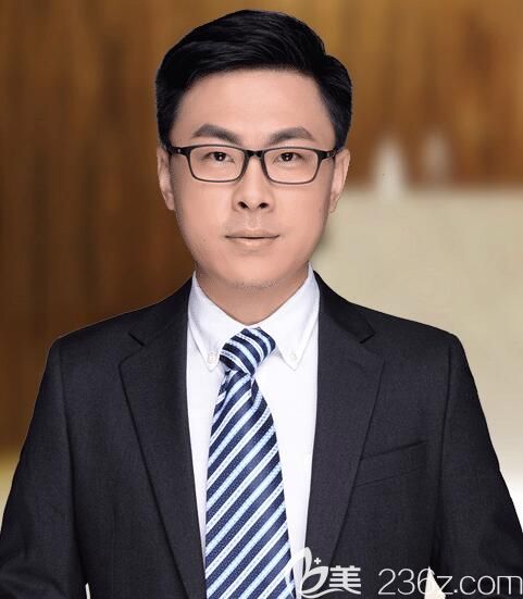 上海亿大口腔张睿医生