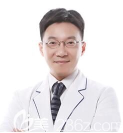 DR.YOON JANG HO.jpg
