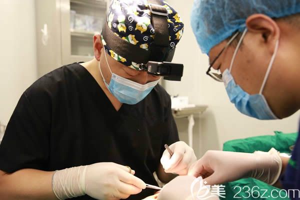 景德镇艺美<!--<i data=20240703-sp></i>-->波给爱美者做鼻整形手术进行中 景德镇艺美<!--<i data=20240703-sp></i>-->波给爱美者做鼻整形手术进行中